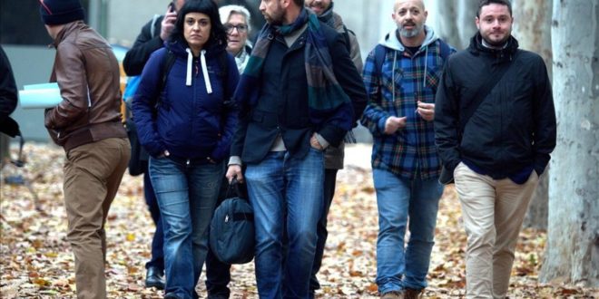 MADRID 13 12 2016 POLITICA concentracion de la CUP delante a Audiencia Nacional en solidaridad con los detenidos por la quema de fotos del Rey  En la imagen la diputada Anna Gabriel entre otros dirigentes de la CUP  IMAGEN DAVID CASTRO