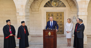 عون قداس عيد الميلاد بكركي