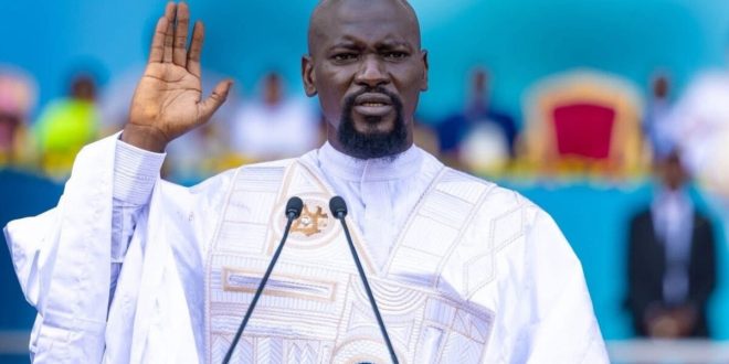 غينيا الرئيس دومبويا