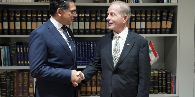 مرقص السفير الاميركي