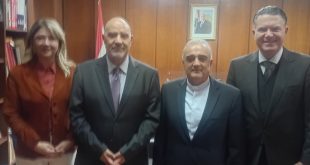 فلحه رئيس جامعة اللويزة الاب بشارة الخوري