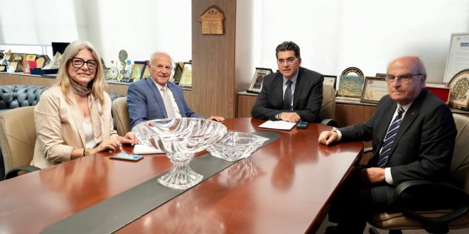 مرقص مع وفد بريطاني