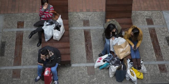 Barcelona 27 11 2015 Black Friday en La Maquinista Fotografia Albert Bertran