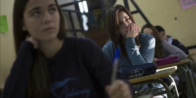 Barcelona 16 02 2016 Pruebas de competencias basicas de cuarto de ESO en el Institut Lluis Vives Fotografia Albert Bertran