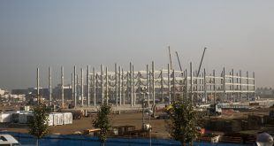 El Prat de Llobregat    Baix Llobregat      28 10 2016    Economia     Obras del centro logistico de Amazon en el Prat de LLobregat    0101      en la foto    Trabajos de construccion del centro logistico de Amazon      FOTO   PUIG  JOAN