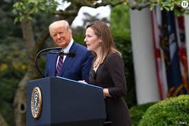 Trump et Amy Coney 1